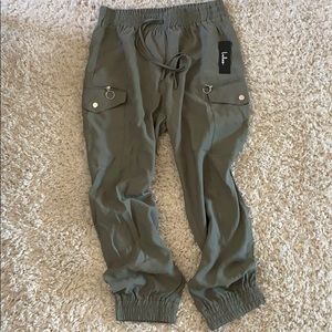 Lulu’s olive green cargo joggers.